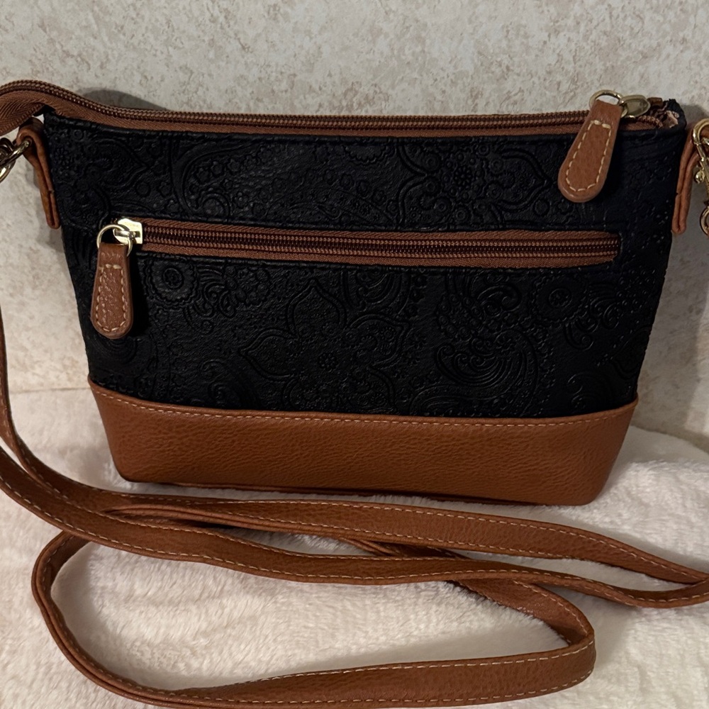 Stone Mountain Accessories Black and Brown Crossbody Bag two straps. - Picture 4 of 7